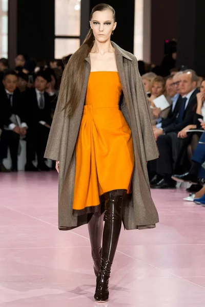 Look 28
